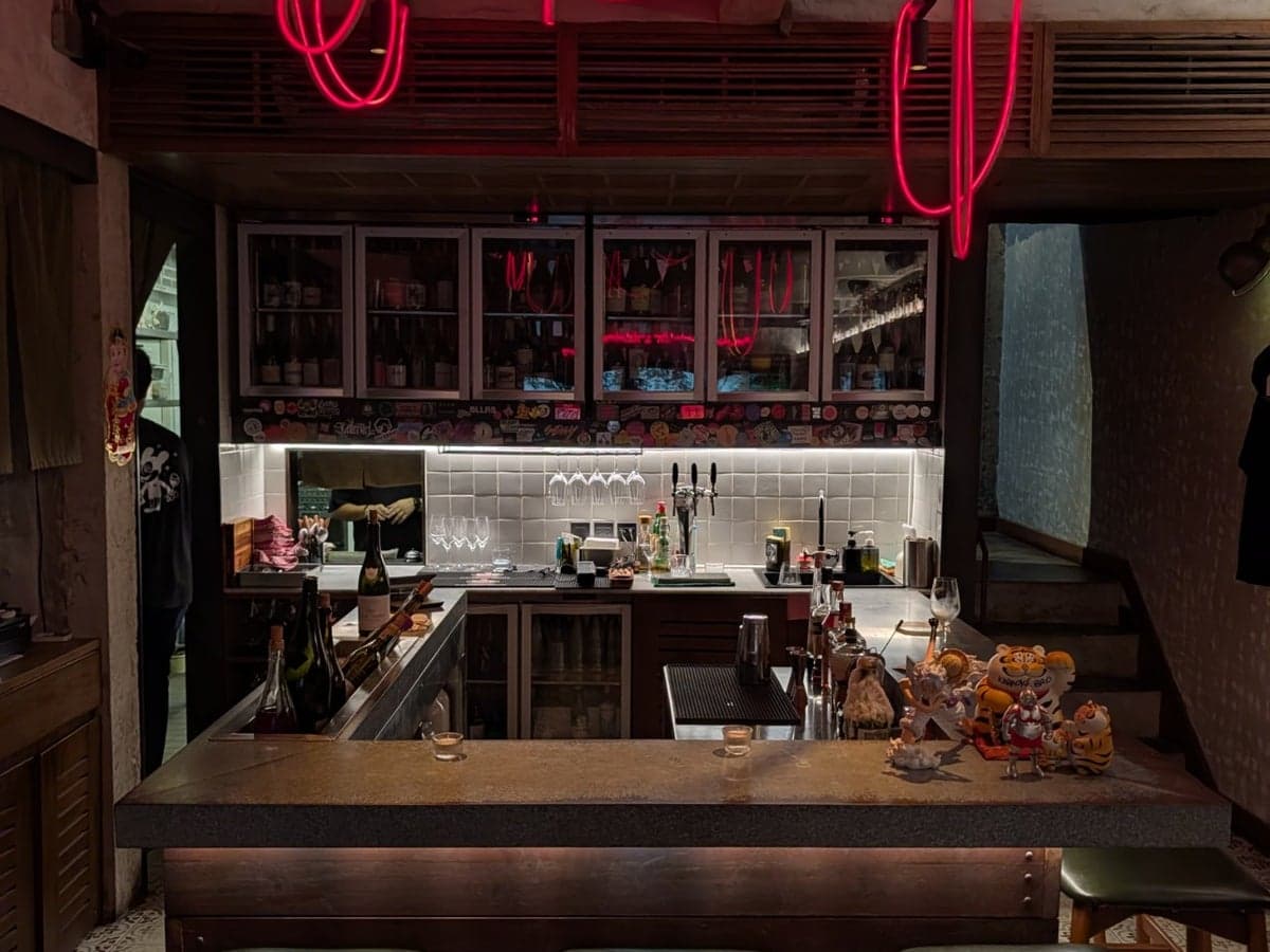 Mod Kaew Wine Bar