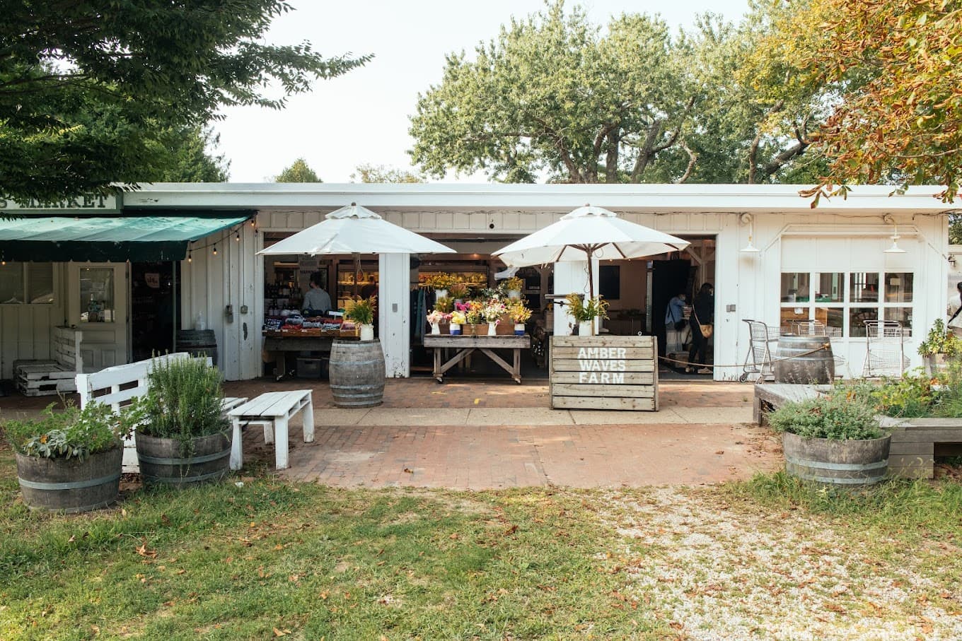 Amber Waves Farm, Market & Cafe, a restaurant in The Hamptons