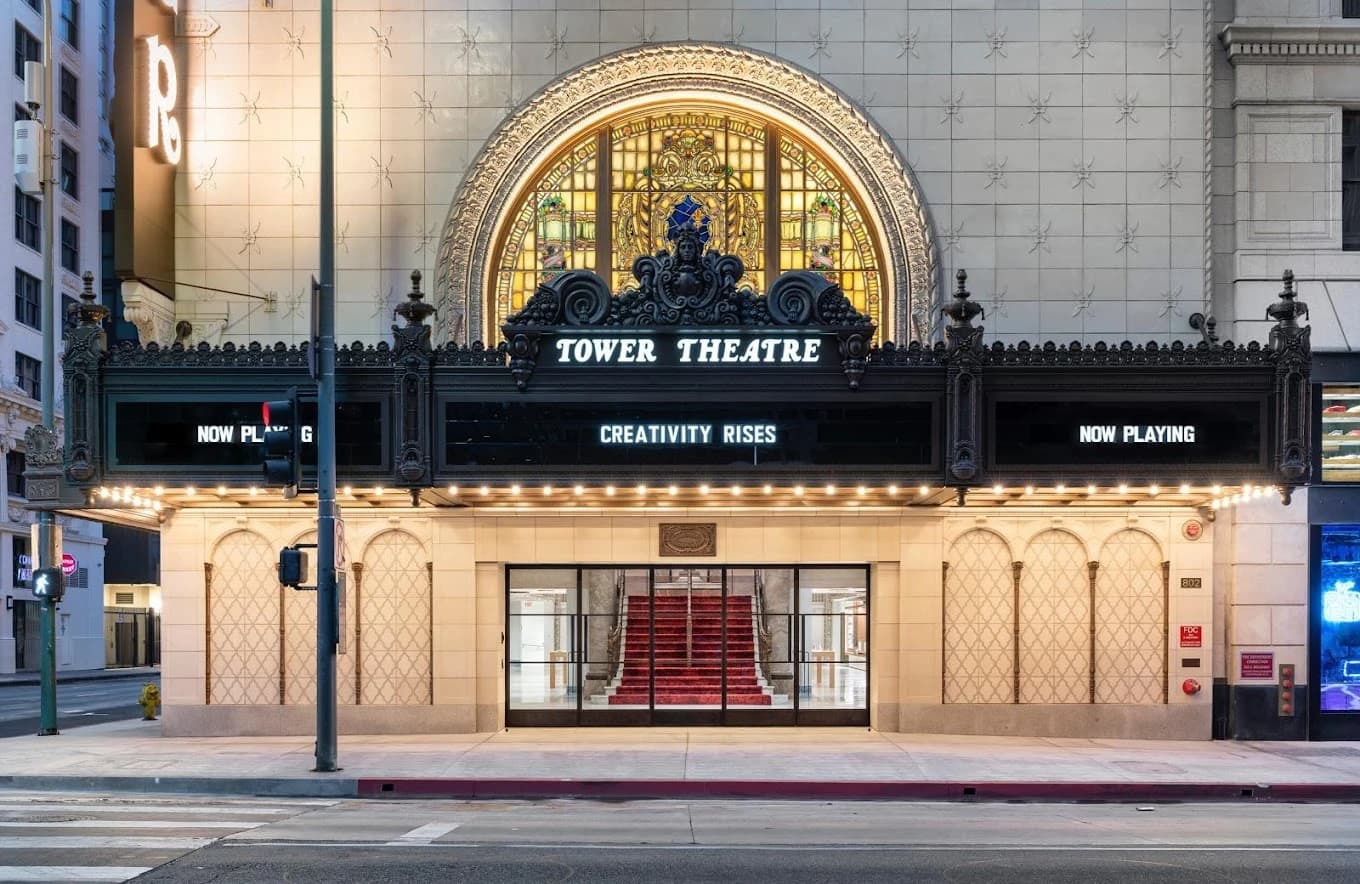 Apple Tower Theatre, a shopping in Los Angeles