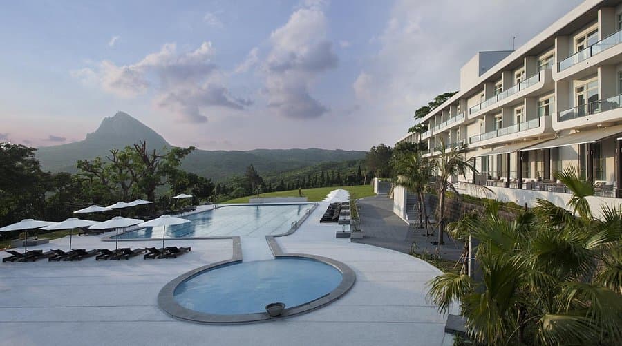 Gloria Manor - Image 1